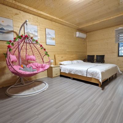 精品吊脚楼花园大床房