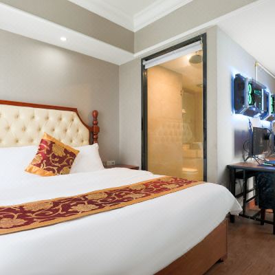 情侣开黑大床房