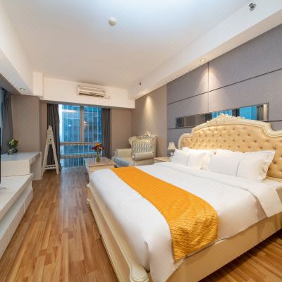 豪华舒适大床房（独立冰箱＋洗衣机+都市夜景）