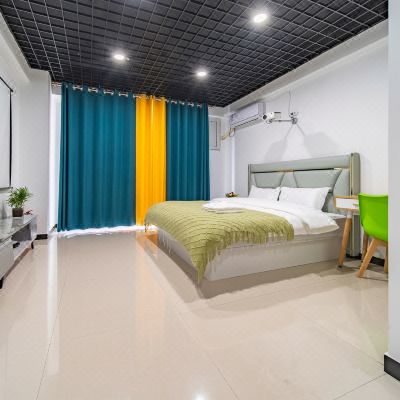 轻奢投影大床房