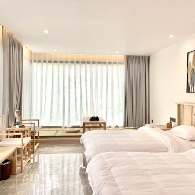 标准湖景双床房