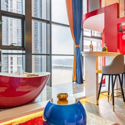 loft轻奢180度江景投影大三居（观橘洲风景）