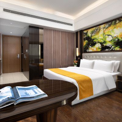 高层江景豪华大床房（观橘洲江景+眺望岳麓美景）