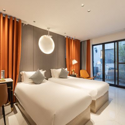 揽书·舒适双床房