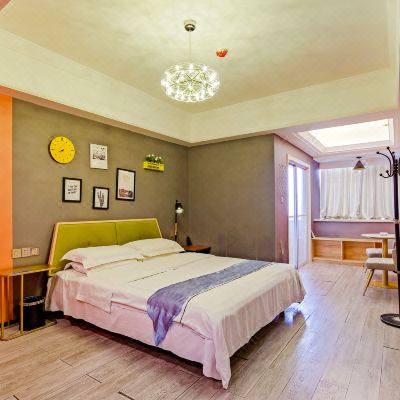 欧式观影大床房(百寸幕布+影视会员)