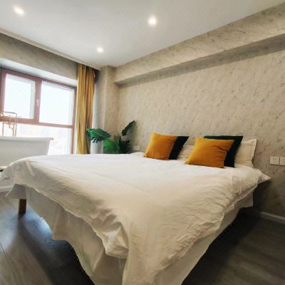 双人电竞浴缸大床房