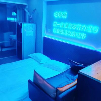 蓝色游戏机双床房