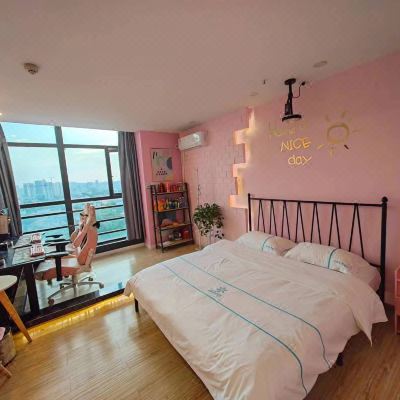 粉色观影大床房