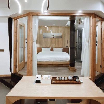 梧桐豪华大床房