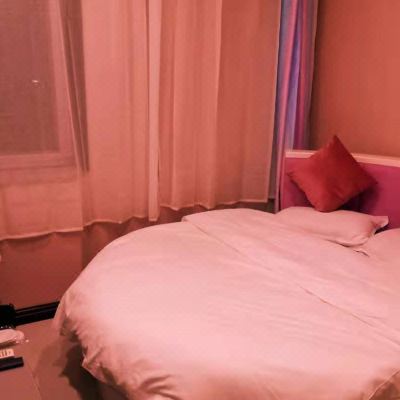 巨幕影院圆床房