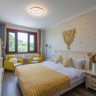 拂晓豪华大床房