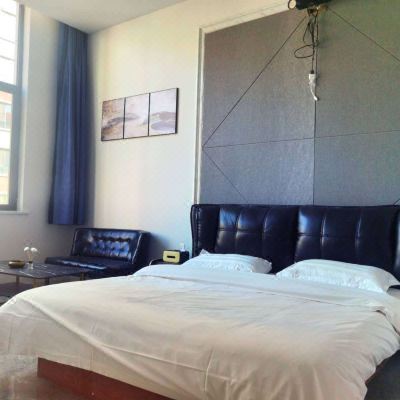 黑色经典奢靡观影大床房