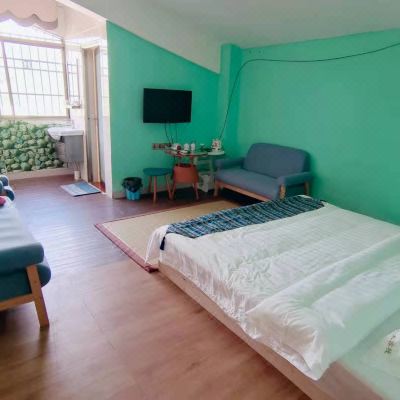 浪漫山景大床房