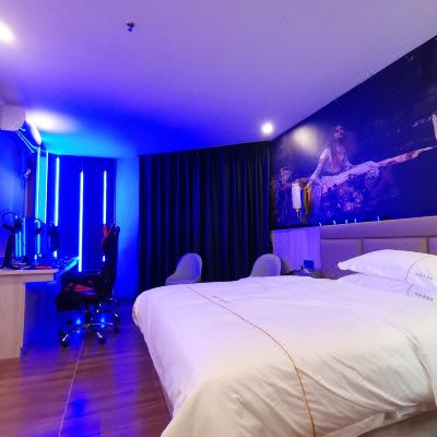 电竞双人大床房