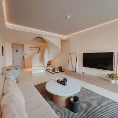 loft复式大床房（旋转楼梯+大客厅）