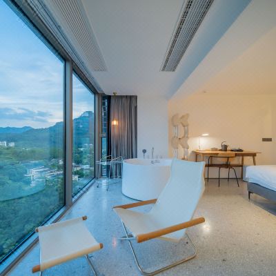 270˚全湖景浴缸大床房-206