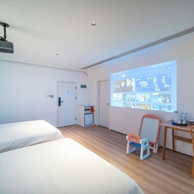 亲子湖景观影双床房-205