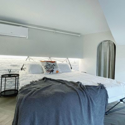 星晴湖景大床房