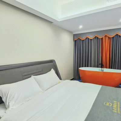 逸时光巨幕投影浴缸房