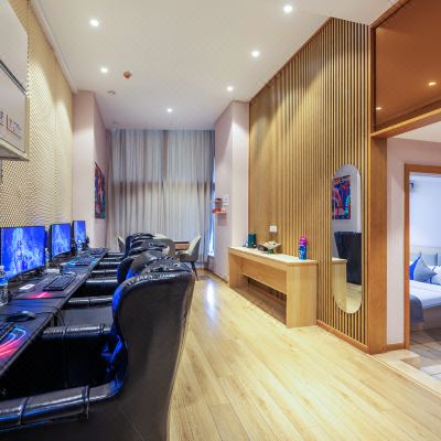 轻奢电竞棋牌电影LOFT四人套房