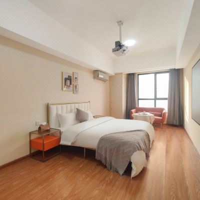 独享巨幕大床房（躺床观影+蓝牙音响+乳胶床垫+洗衣机）