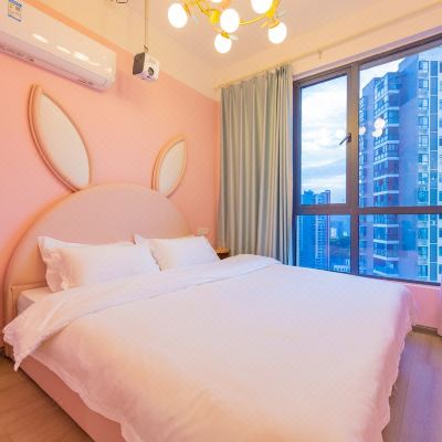 粉色一室一厅套房