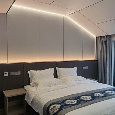 8月豪华海景大床房