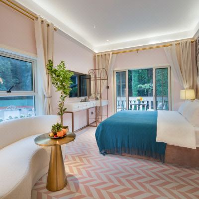 卡夫卡大床房『法式粉红少女风|羽毛落地灯|阳台|超大视野