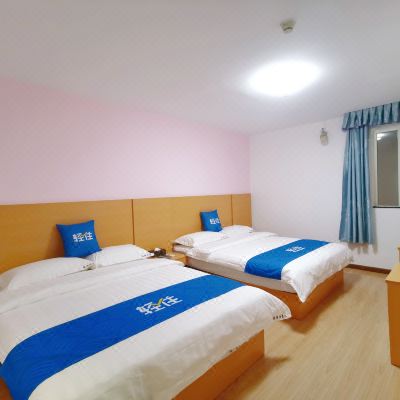 简约阳光双床房