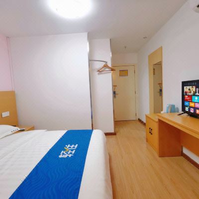 简约阳光大床房