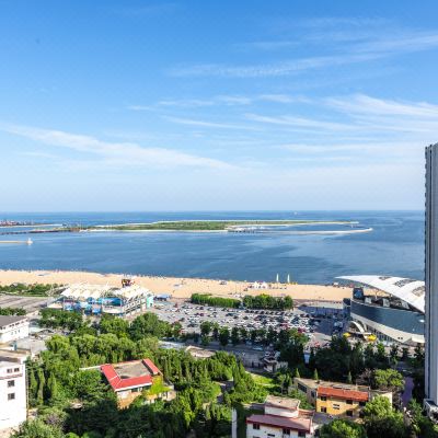 日出海景三居室