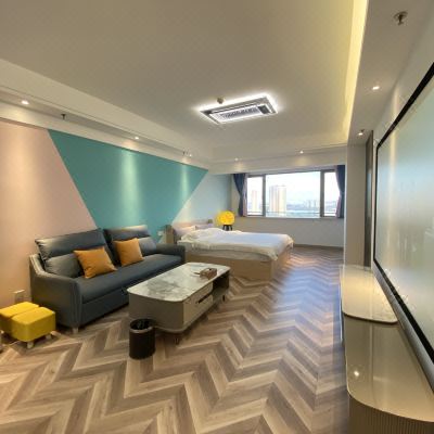 臻宸一方时尚现代（哈曼卡顿音响）投影江景大床房