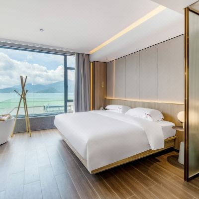 豪华海景浴缸家庭大床房（记忆枕+梦百合床垫+智能客控+智能马桶）