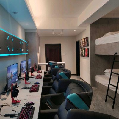 荣耀战队兄弟开黑房[i9+9900KRTX+2080S曲屏32寸+144赫兹]