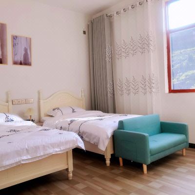 温馨山景双床房