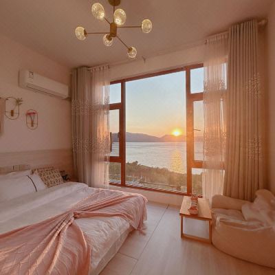 温馨观湖大床房