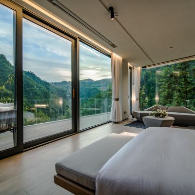 石涅豪华山景大床房