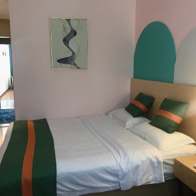 闺蜜千金电竞大床房