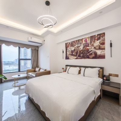 犹抱琵琶观景大床房