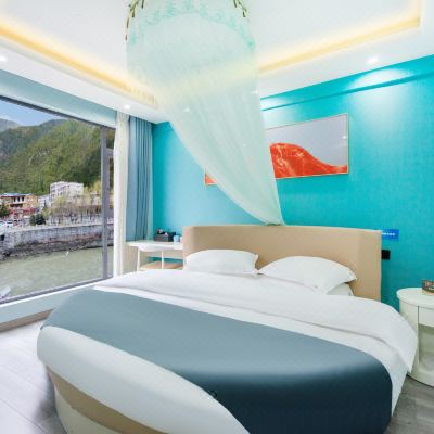 情侣精致圆床房+（乳胶床垫+空调电热毯）