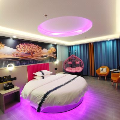 浪漫情侣圆床房