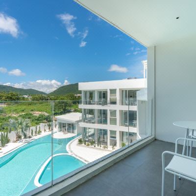 日沐泳池山景阳台大床房-巨幕影院