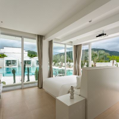 270全景星空池畔大床房 - 巨幕影院