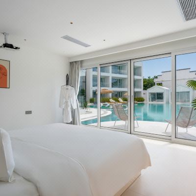 沐里豪华0距离亲水池畔山景船屋房 - 巨幕影院