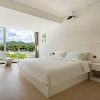 INS豪华浴缸大床房 - 巨幕影院