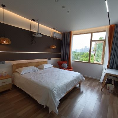 现代风一室大床房