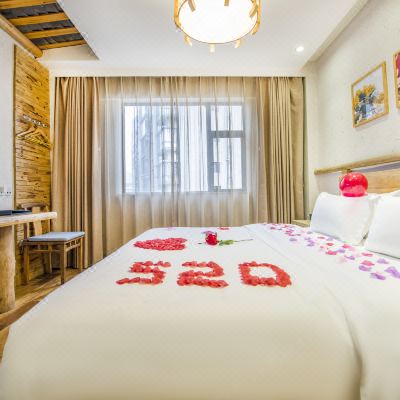春意盎然情侣大床房