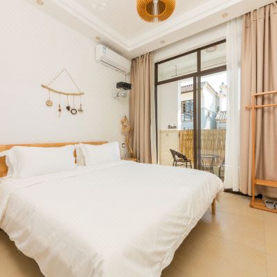 独立小阳台雅致大床房（巨幕高清投影）