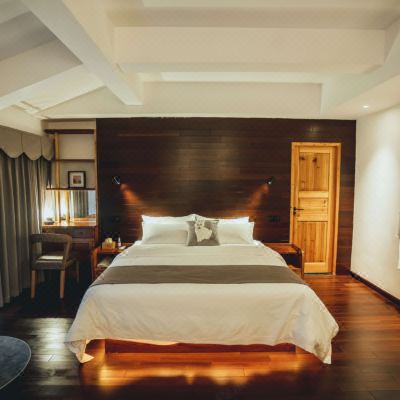 致柔•豪华大床房（浴缸+宝格丽床垫+原木手工家具）