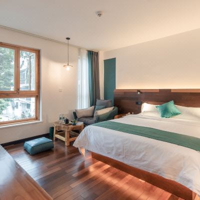 和光•高级大床房（浴缸+宝格丽床垫+原木手工家具）